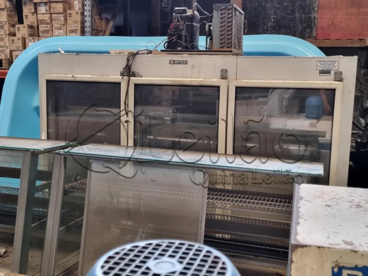 LOTE 001 - Balcões e Refrigeradores