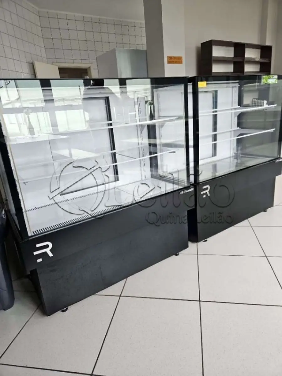 LOTE 001 - Móveis e equipamentos de lanchonete – balcões Refrimate, fogão industrial e Gelopar 577 L – Bento Gonçalves/RS