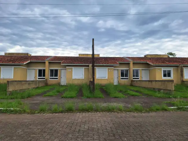36 casas geminadas – 18 prontas + 18 em construção – Esteio/RS